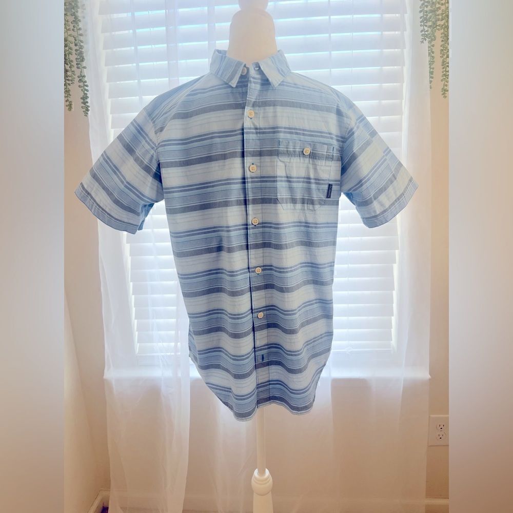 Columbia Men’s plaid button-up (light blue & gray). Size Medium; Regular fit